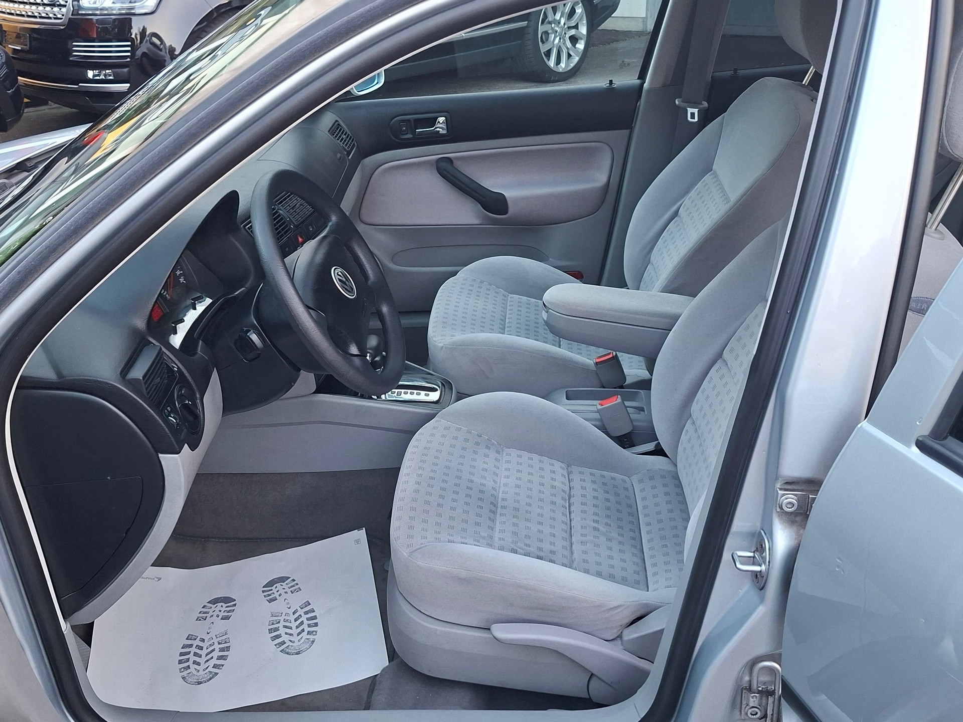 VW Golf 1.6 Comfortline Generation Automatic-image-6