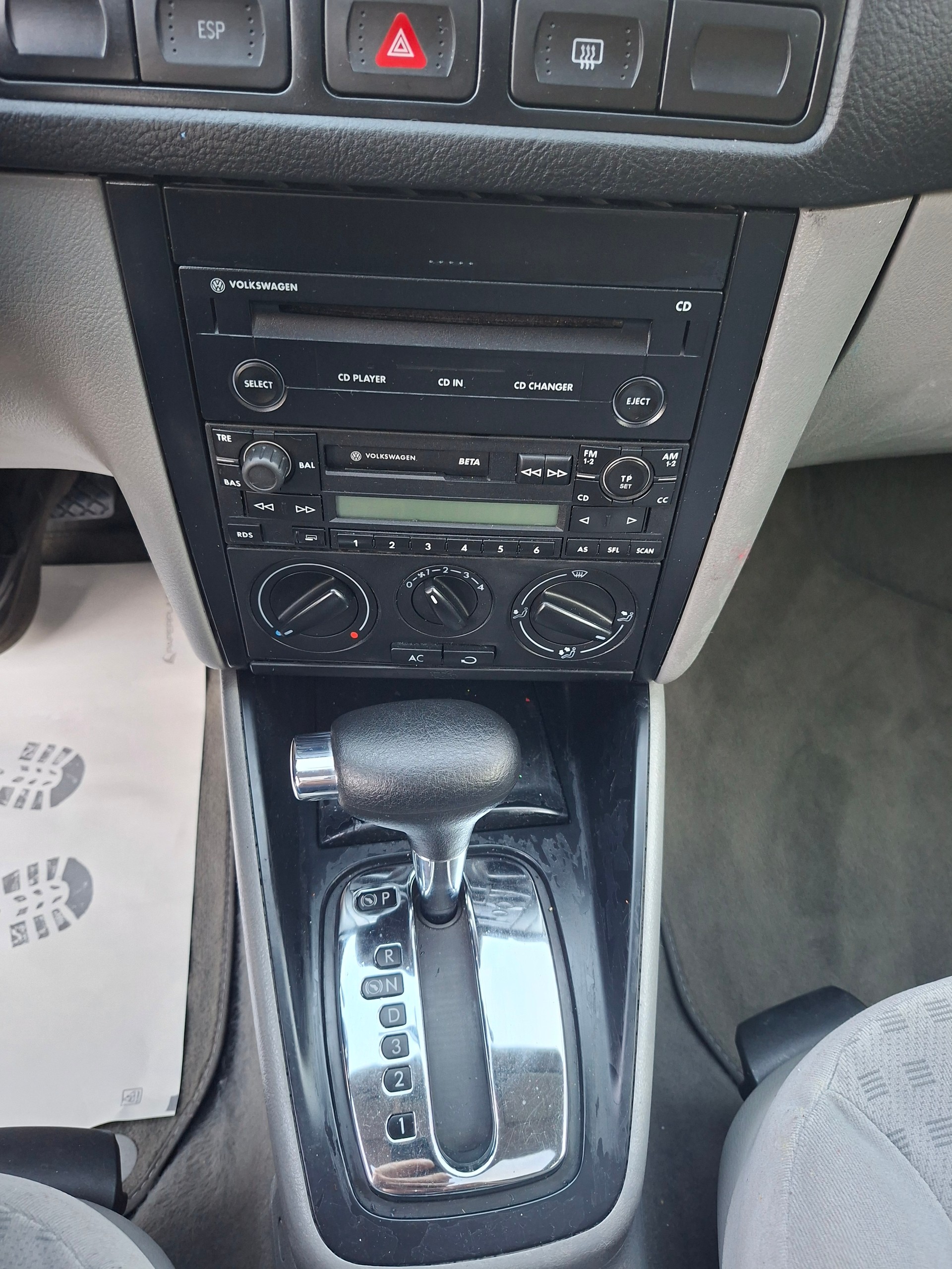 VW Golf 1.6 Comfortline Generation Automatic-image-9