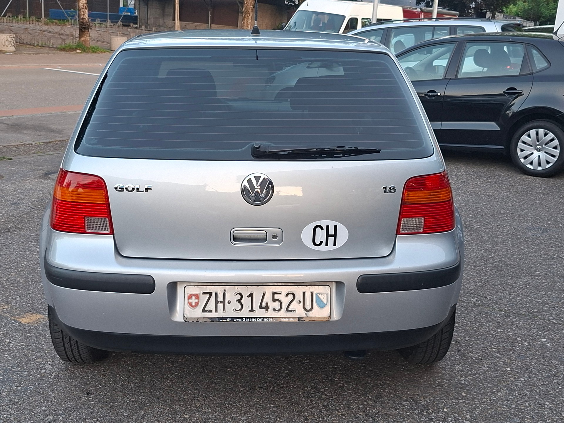 VW Golf 1.6 Comfortline Generation Automatic-showroom-element-3