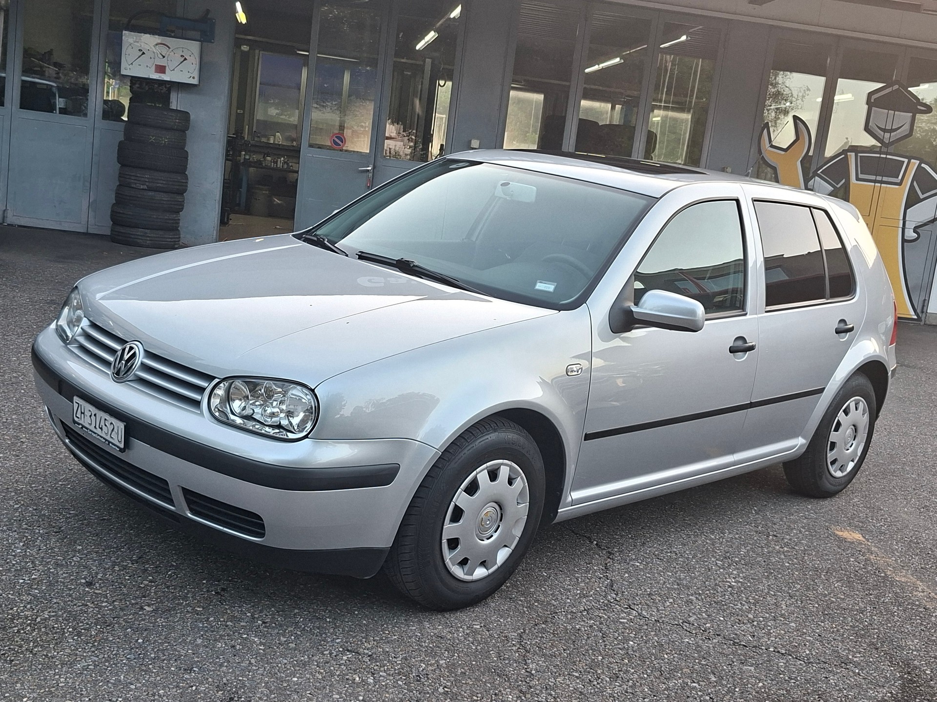 VW Golf 1.6 Comfortline Generation Automatic-showroom-element-1