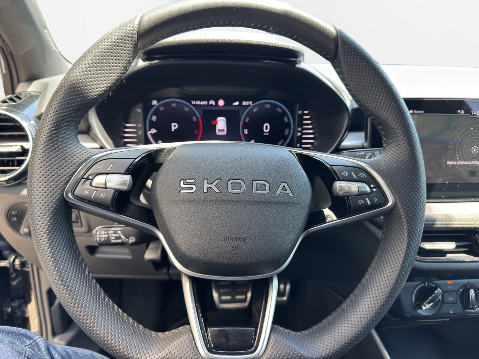 SKODA Fabia 1.0 TSI Selection DSG-image-9