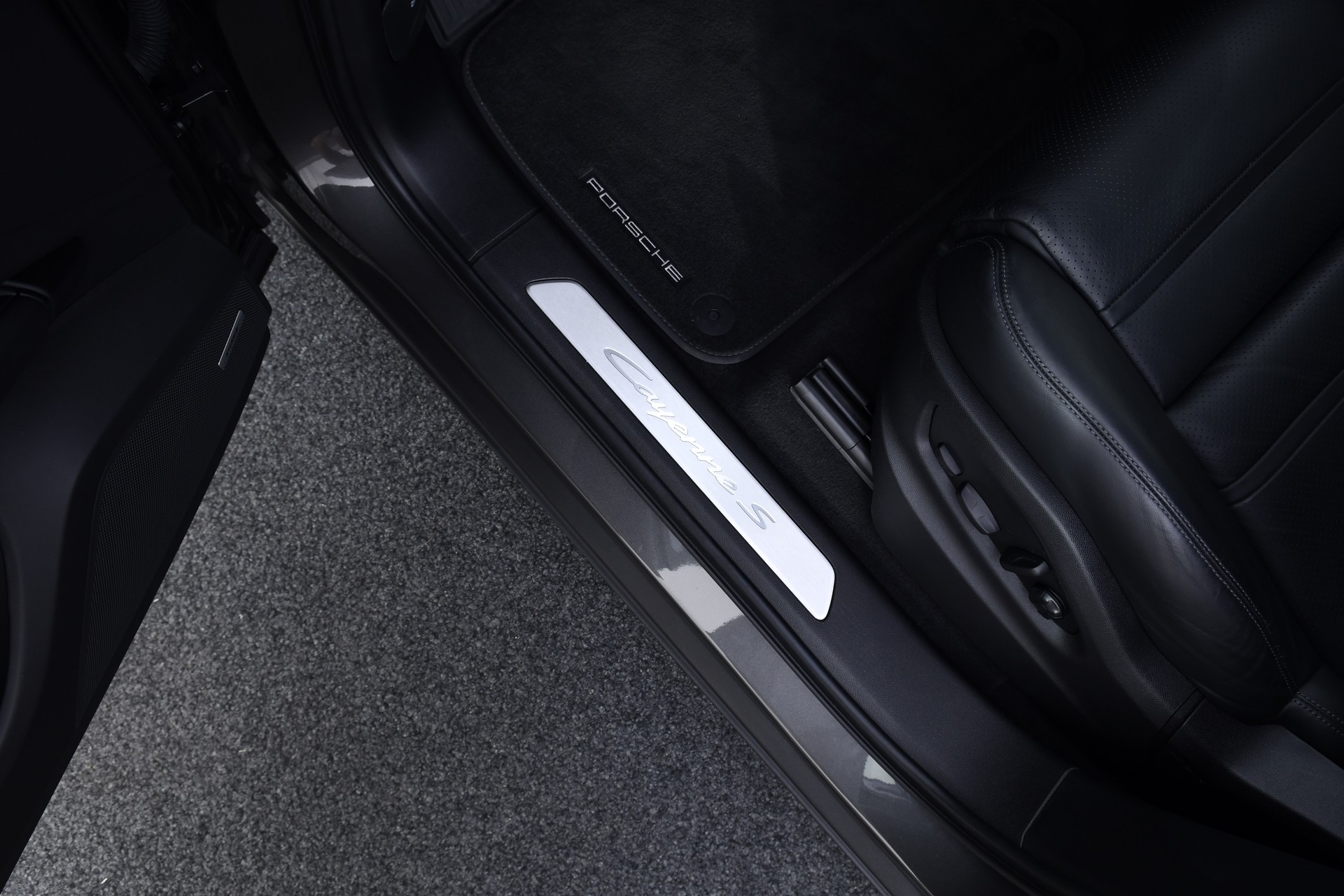 PORSCHE Cayenne S Coupé E-Hybrid Tiptronic-image-10