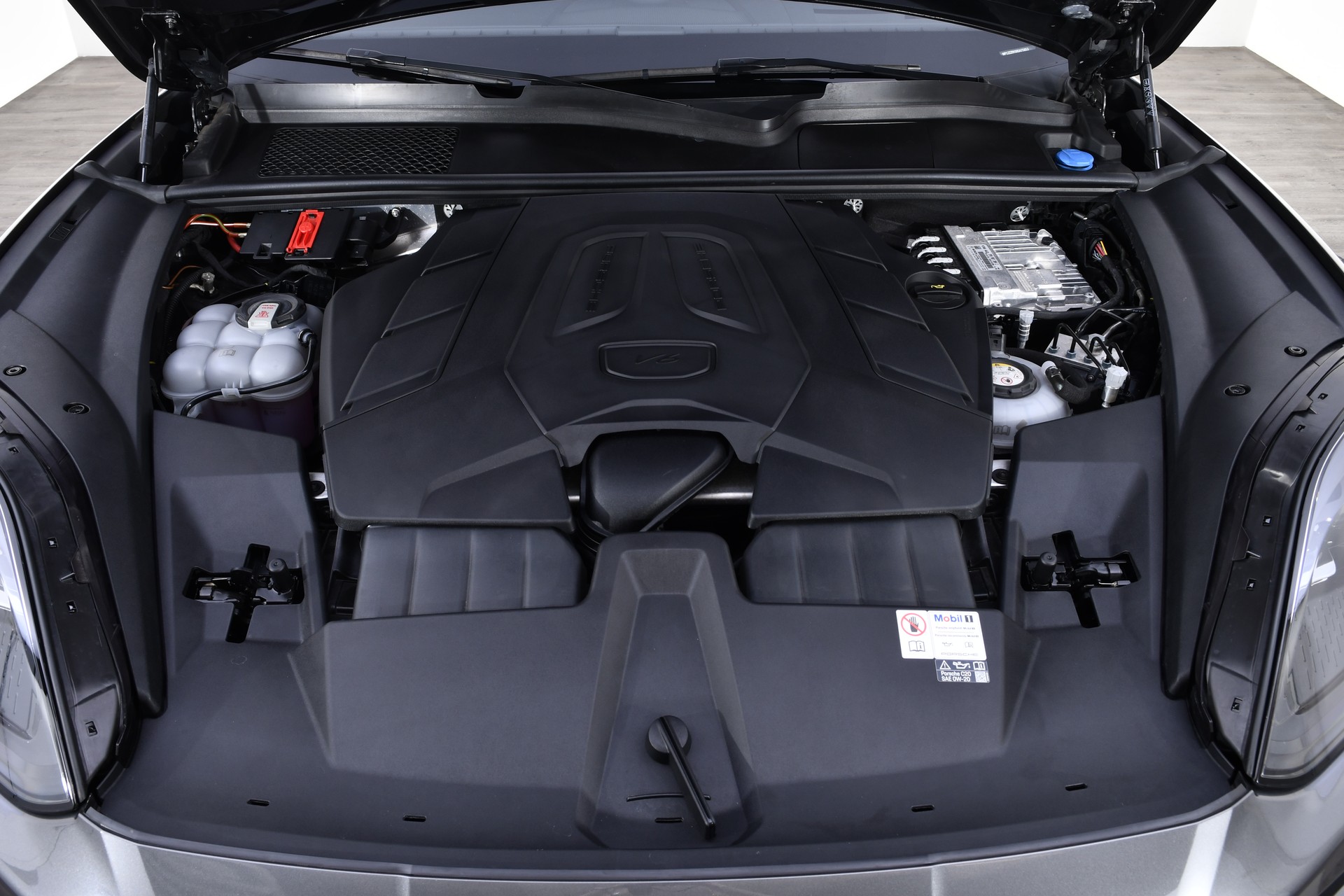 PORSCHE Cayenne S Coupé E-Hybrid Tiptronic-image-30