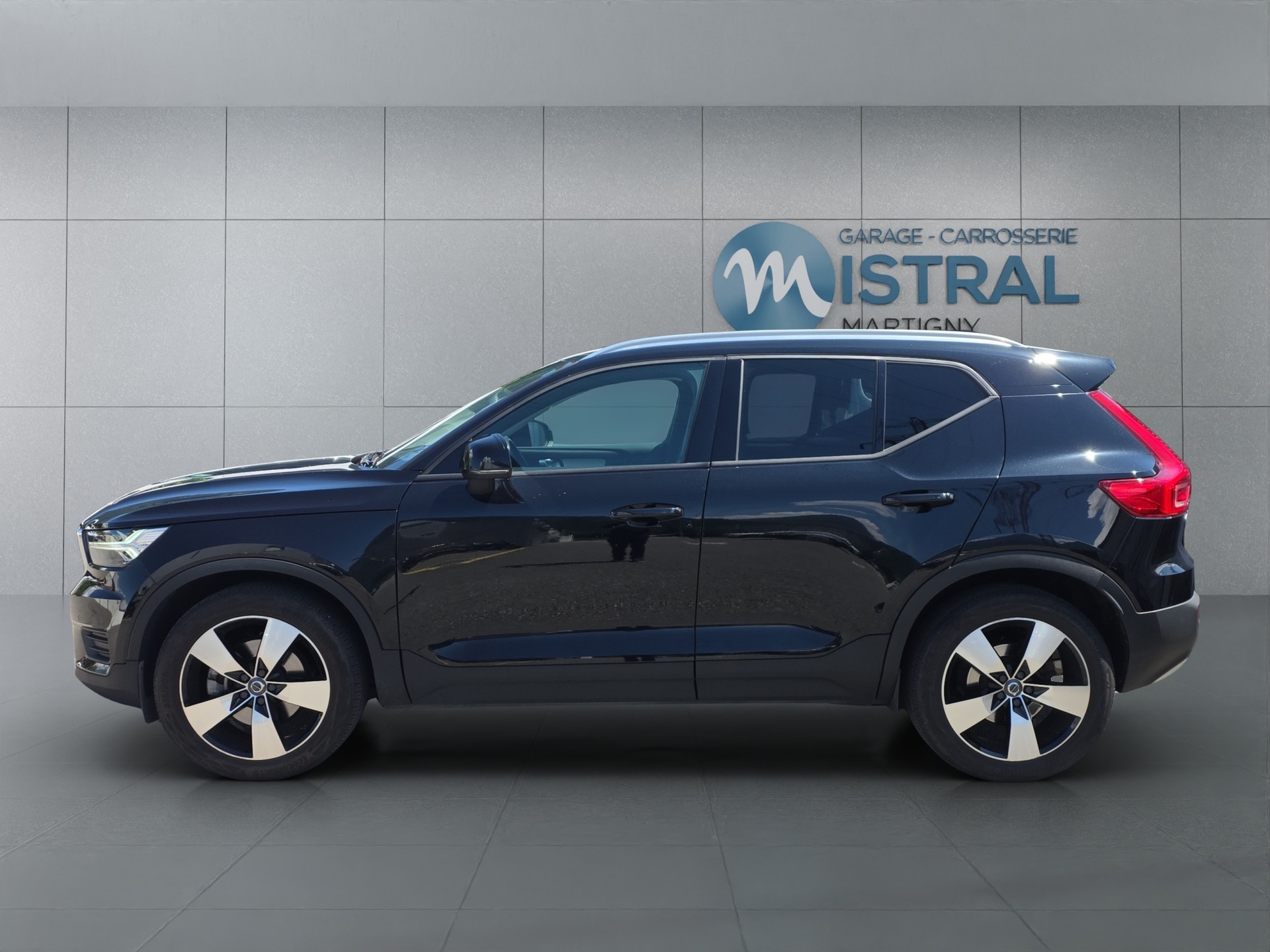 VOLVO XC40 2.0 B4 MH Inscription AWD-showroom-element-1