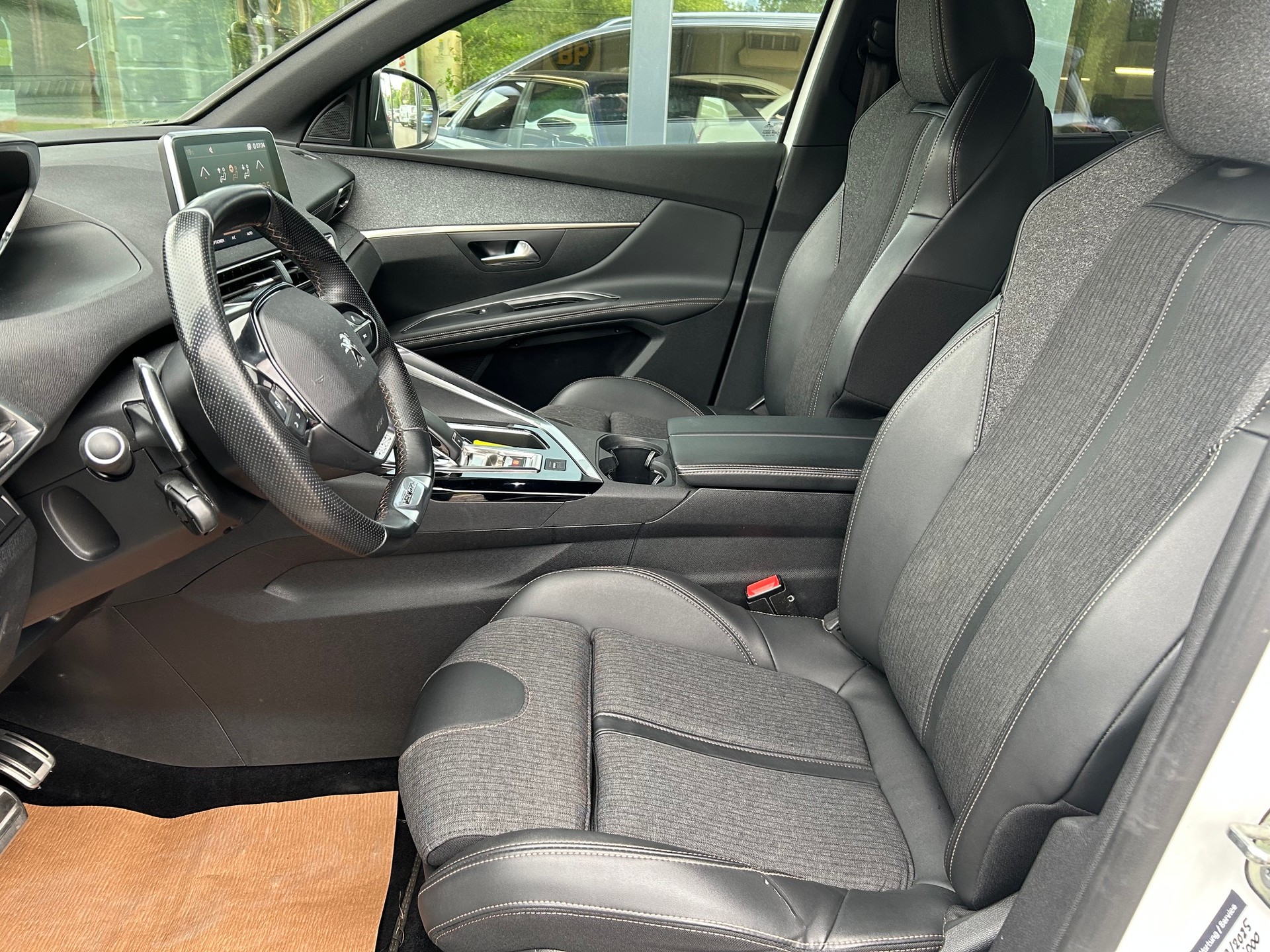 PEUGEOT 5008 1.6 Pure Tech GT LineEAT8-image-8
