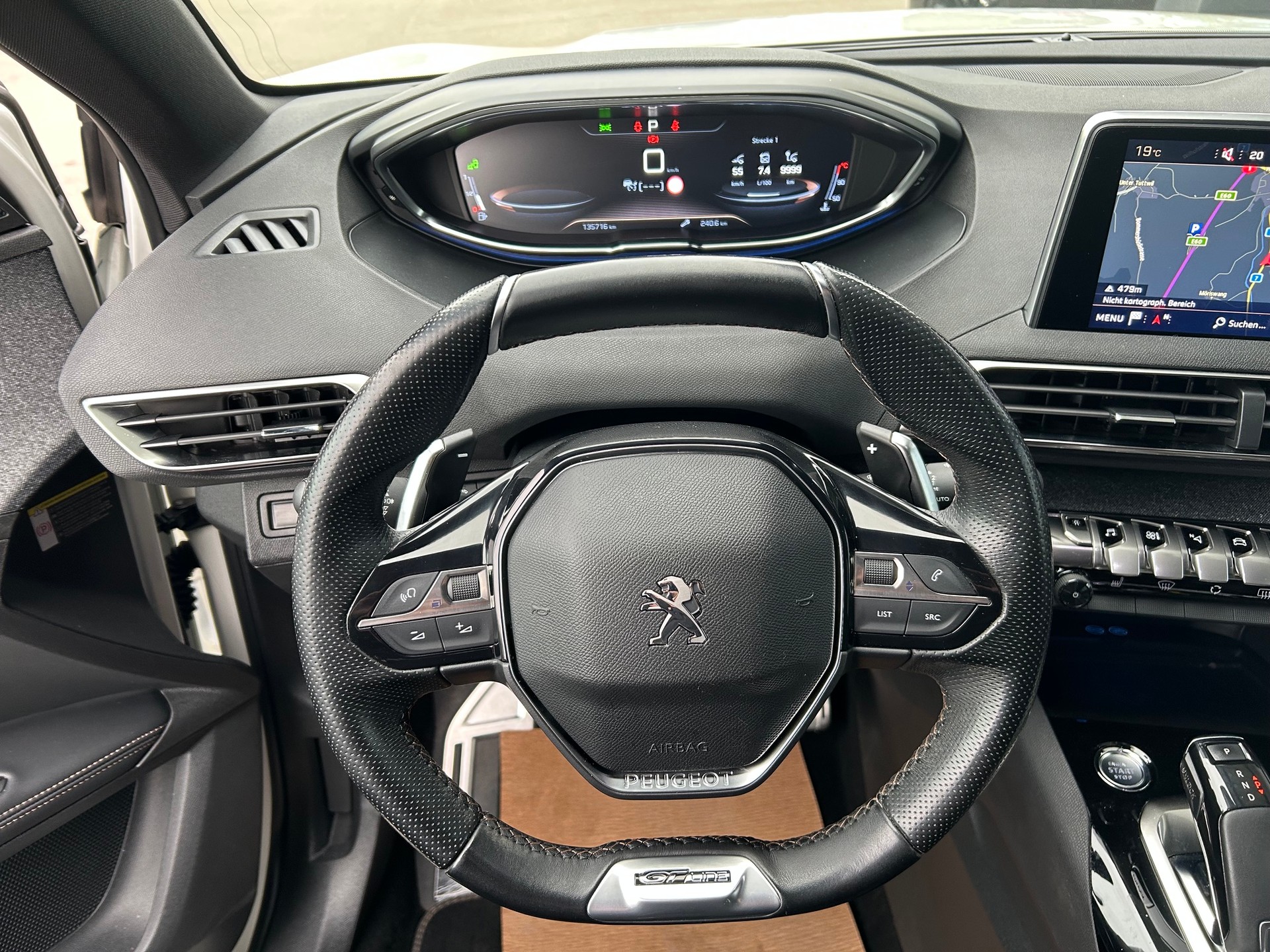 PEUGEOT 5008 1.6 Pure Tech GT LineEAT8-image-6
