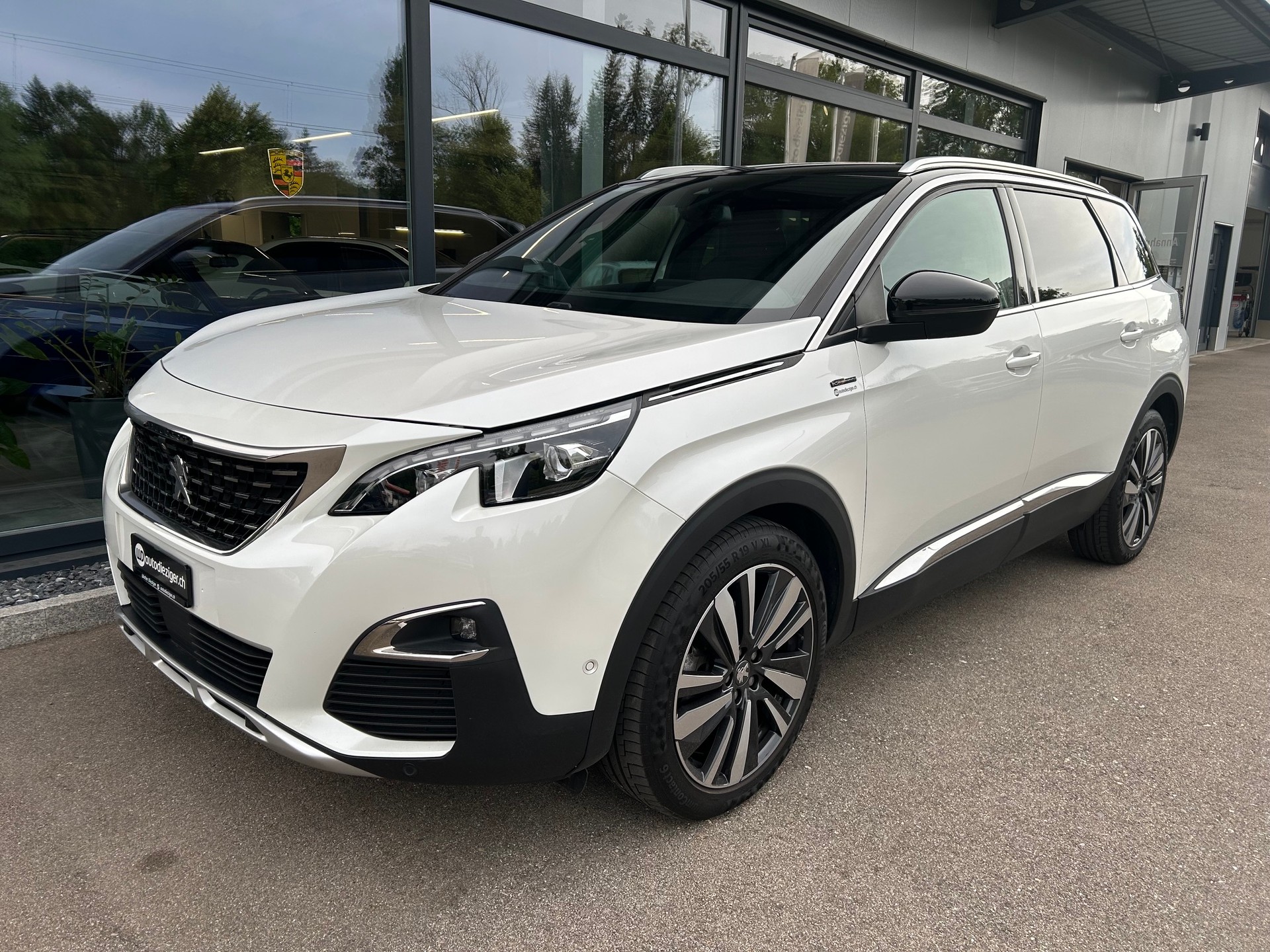 PEUGEOT 5008 1.6 Pure Tech GT LineEAT8-image-3