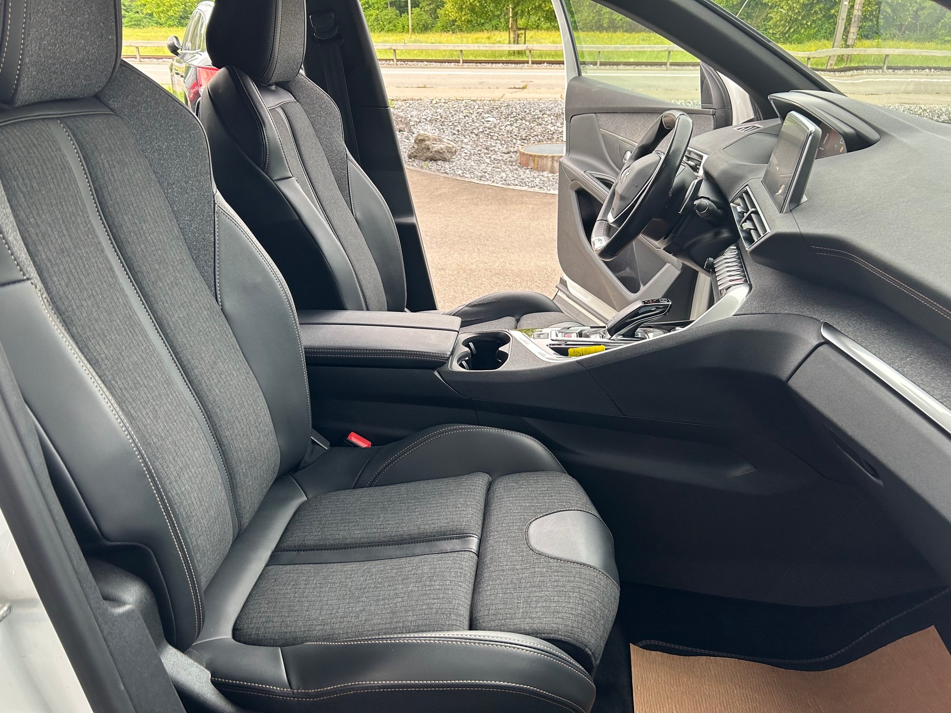 PEUGEOT 5008 1.6 Pure Tech GT LineEAT8-image-9
