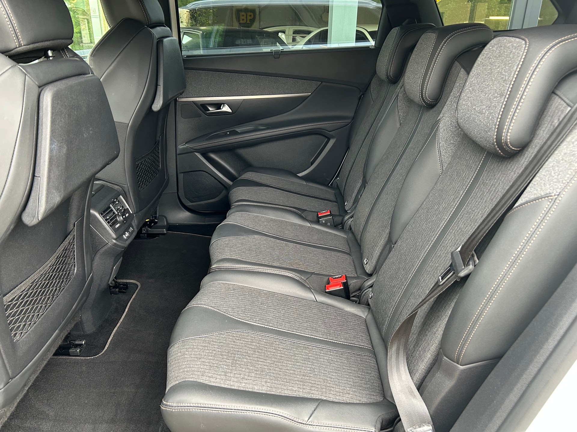 PEUGEOT 5008 1.6 Pure Tech GT LineEAT8-image-10