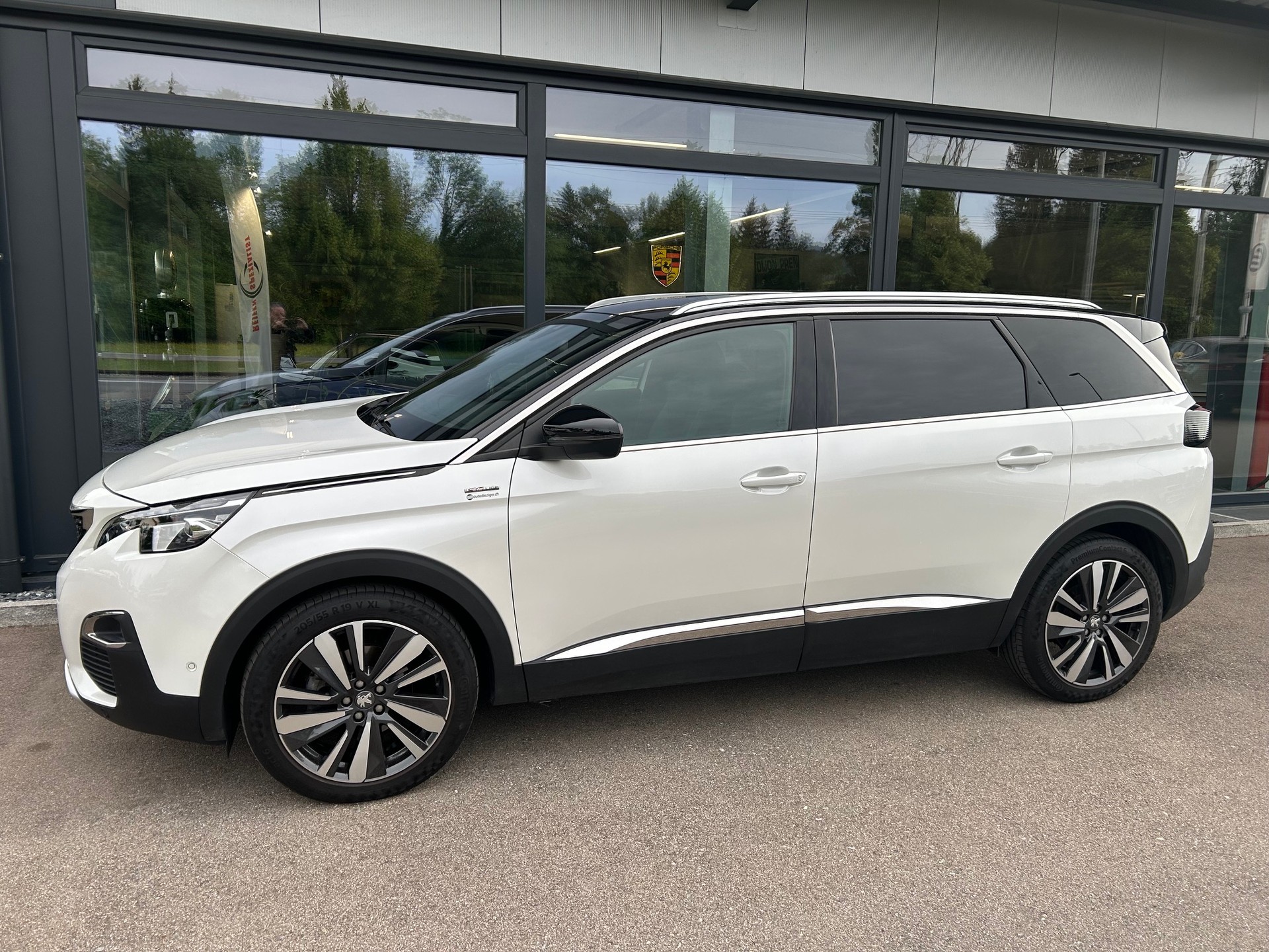 PEUGEOT 5008 1.6 Pure Tech GT LineEAT8-image-2