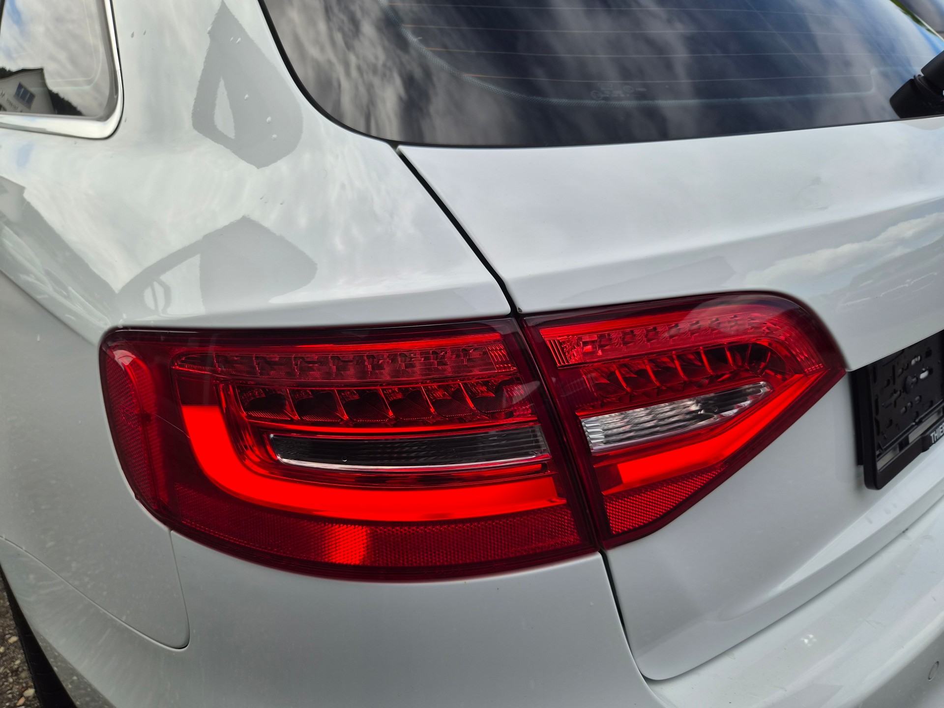 AUDI A4 Avant 2.0 TDI quattro S-tronic-image-26