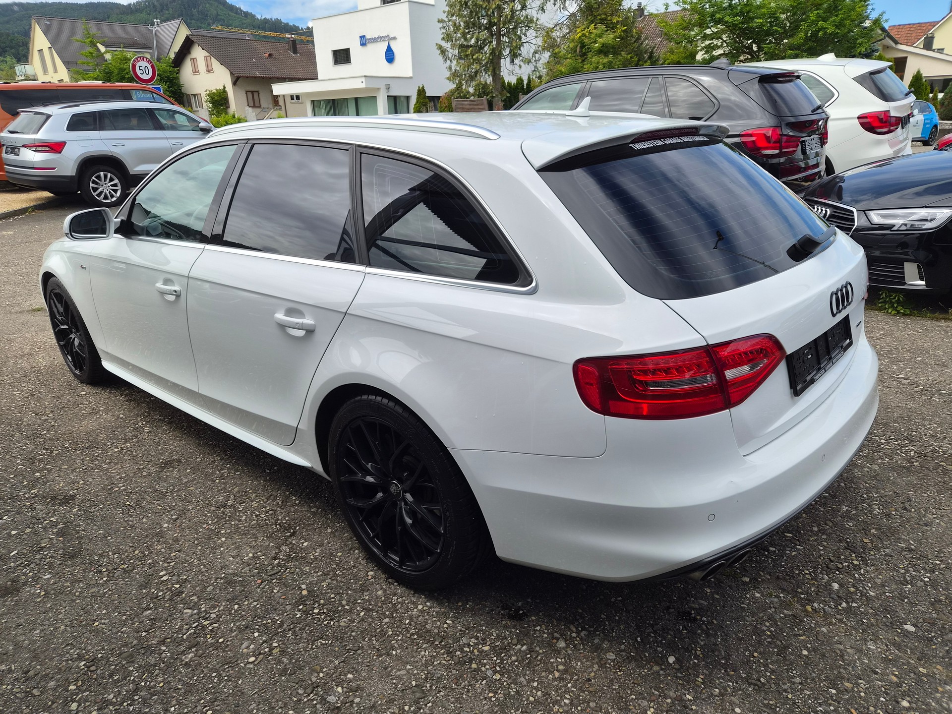 AUDI A4 Avant 2.0 TDI quattro S-tronic-showroom-element-3