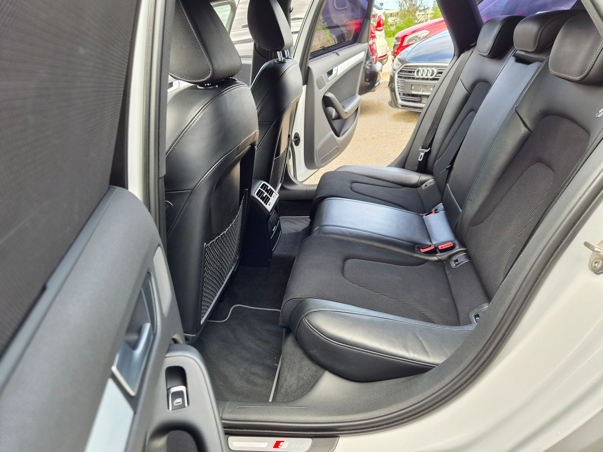 AUDI A4 Avant 2.0 TDI quattro S-tronic-image-8