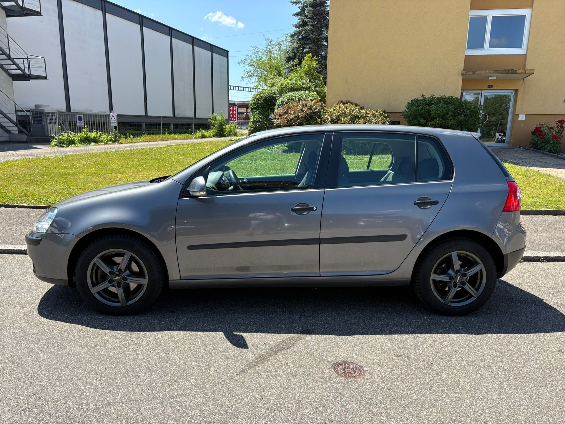 VW Golf 2.0 FSI Sportline 4Motion-image-3