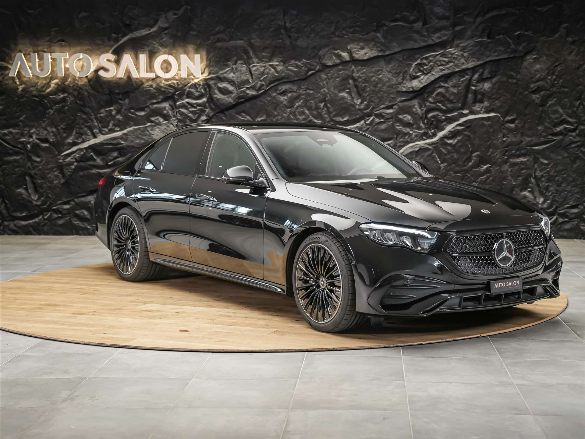 MERCEDES-BENZ E 220 d AMG Line *Werksgarantie*Supercreen*Standheizung*-image-6