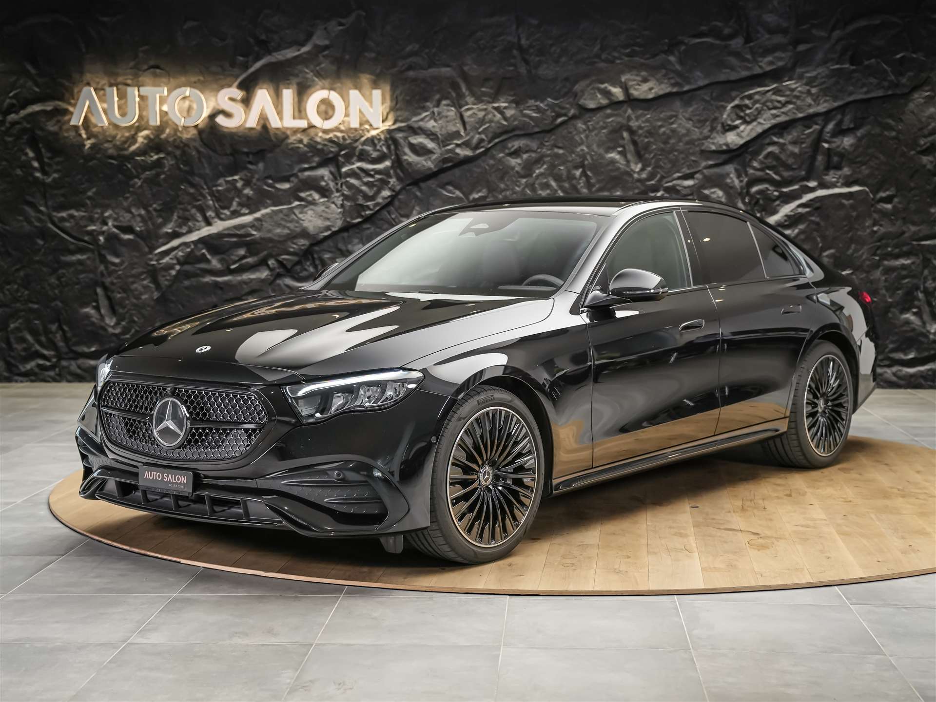 MERCEDES-BENZ E 220 d AMG Line *Werksgarantie*Supercreen*Standheizung*-showroom-element-1