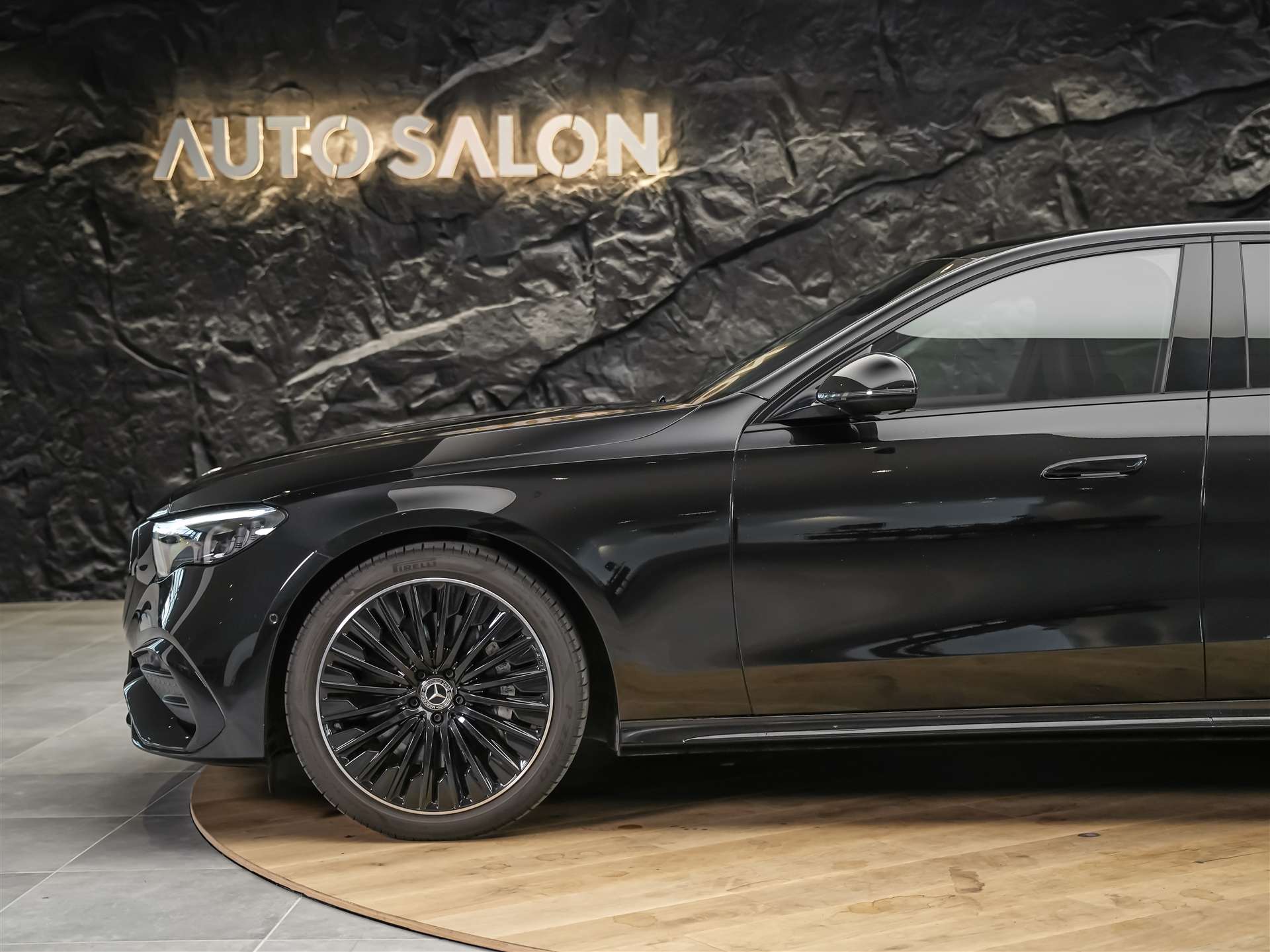 MERCEDES-BENZ E 220 d AMG Line *Werksgarantie*Supercreen*Standheizung*-image-14