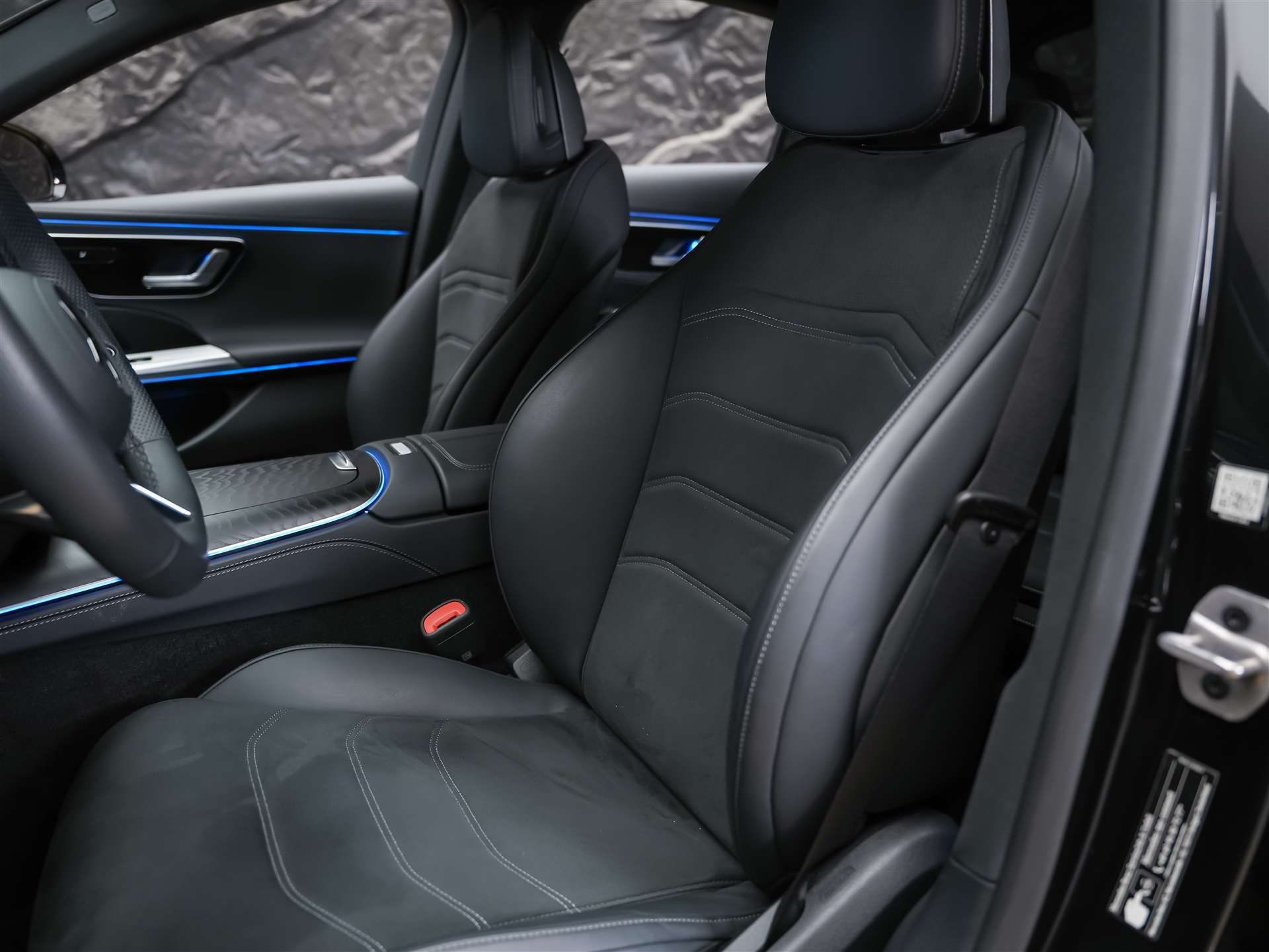MERCEDES-BENZ E 220 d AMG Line *Werksgarantie*Supercreen*Standheizung*-image-9