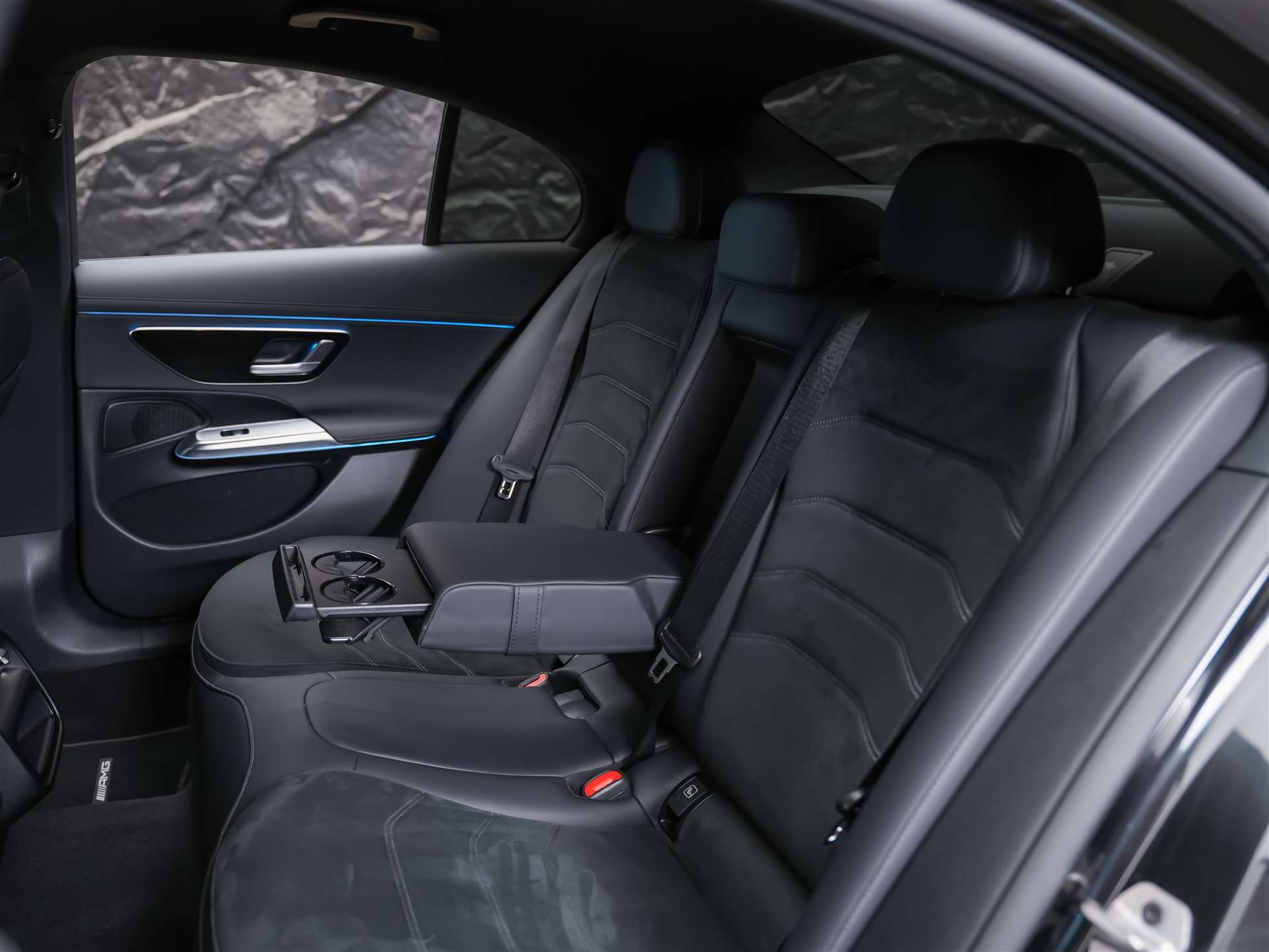 MERCEDES-BENZ E 220 d AMG Line *Werksgarantie*Supercreen*Standheizung*-image-12