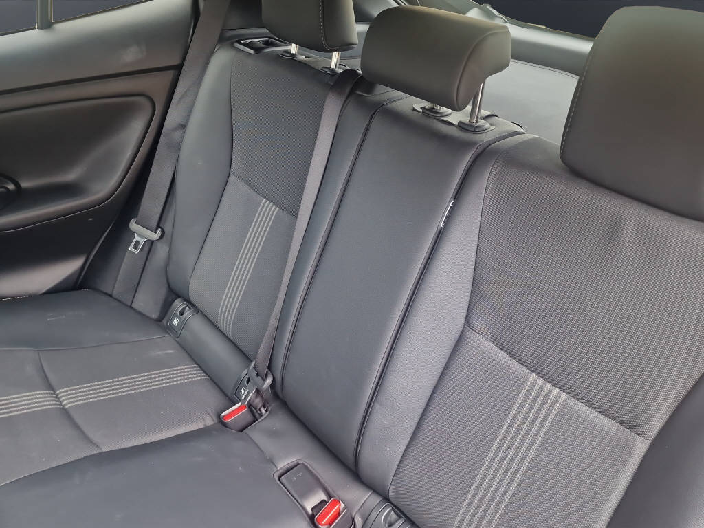 TOYOTA Yaris Cross 1.5 VVT-i HSD Adventure AWD-i-image-9