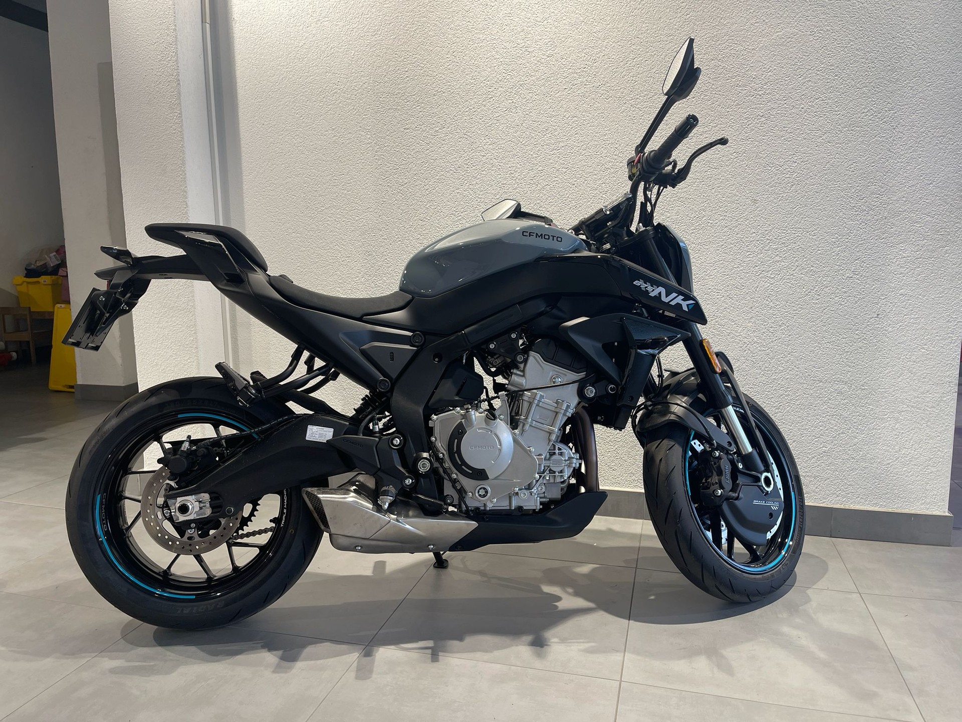 CF MOTO 675 NK | Vorführfahrzeug | 35 kW | Naked Bike | Garantie-showroom-element-3