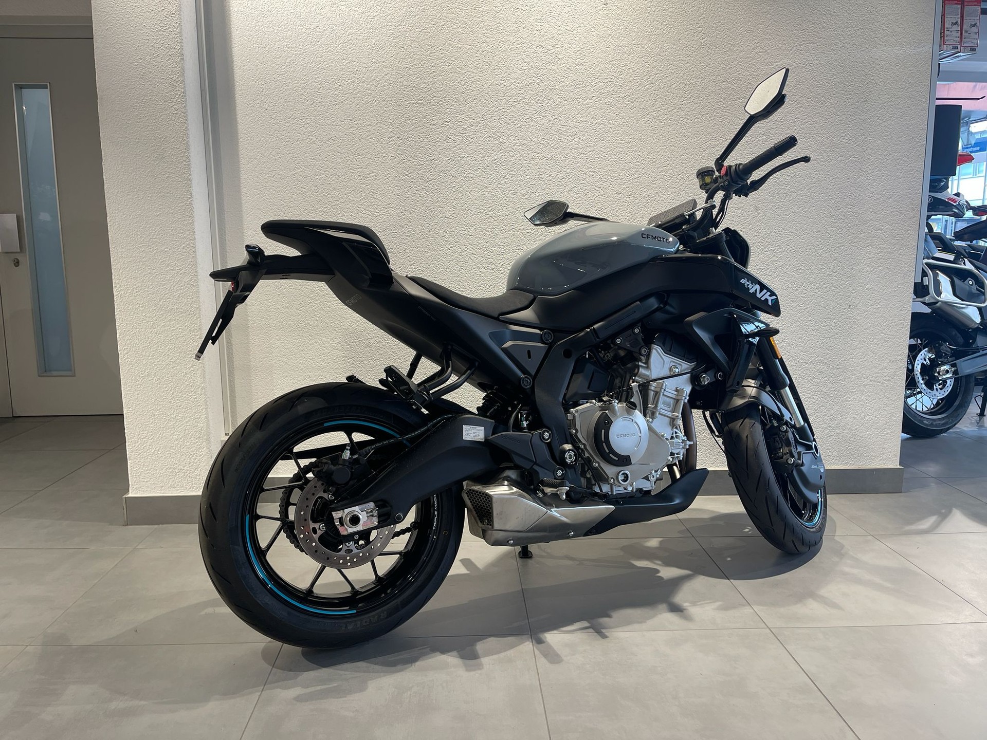 CF MOTO 675 NK | Vorführfahrzeug | 35 kW | Naked Bike | Garantie-showroom-element-2