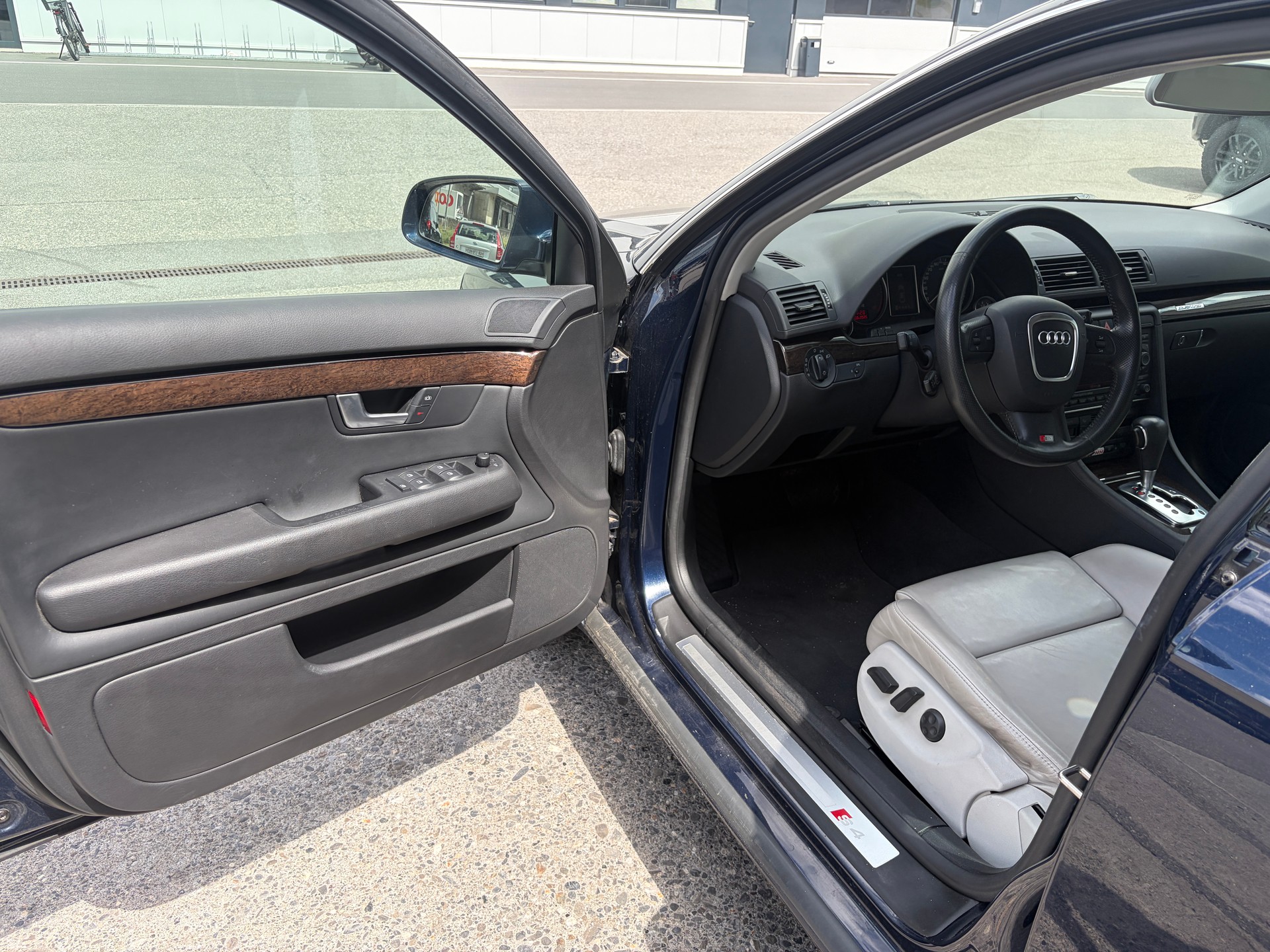 AUDI S4 Limousine 4.2 V8 quattro-image-10