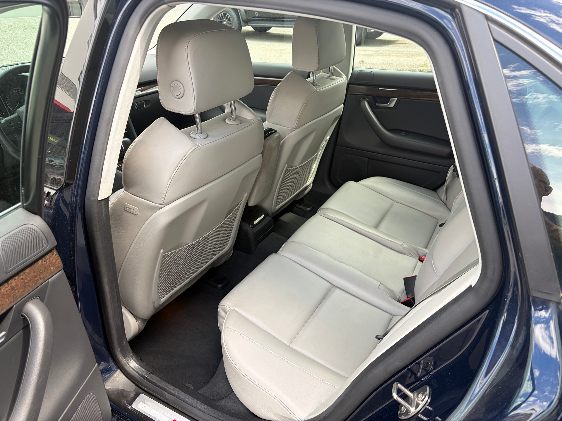 AUDI S4 Limousine 4.2 V8 quattro-image-11