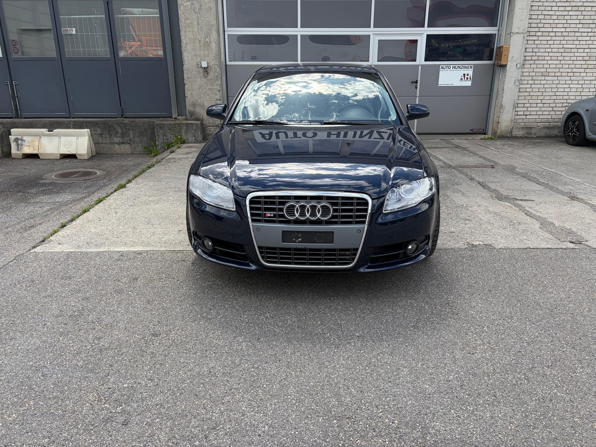 AUDI S4 Limousine 4.2 V8 quattro-image-4