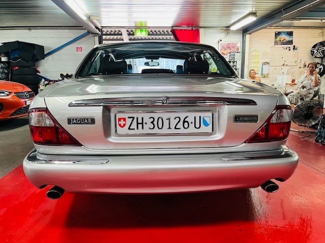 JAGUAR XJ 3.2 V8 Executive-image-3