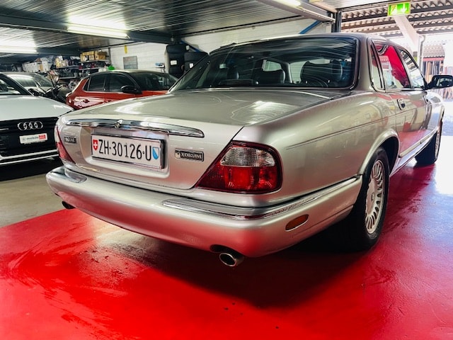 JAGUAR XJ 3.2 V8 Executive-image-10