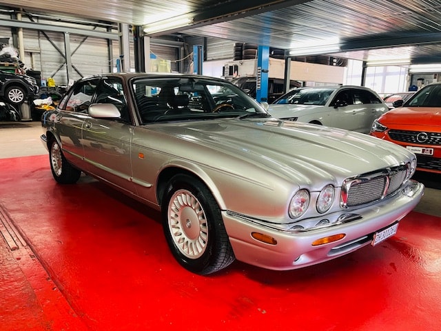 JAGUAR XJ 3.2 V8 Executive-image-11