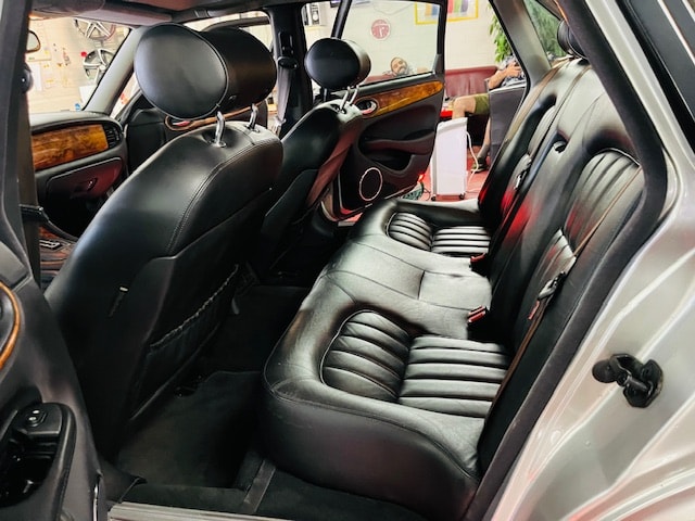 JAGUAR XJ 3.2 V8 Executive-image-12