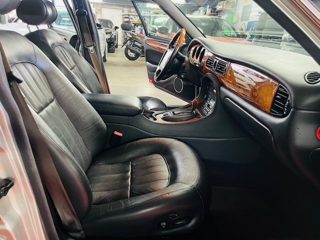 JAGUAR XJ 3.2 V8 Executive-image-7