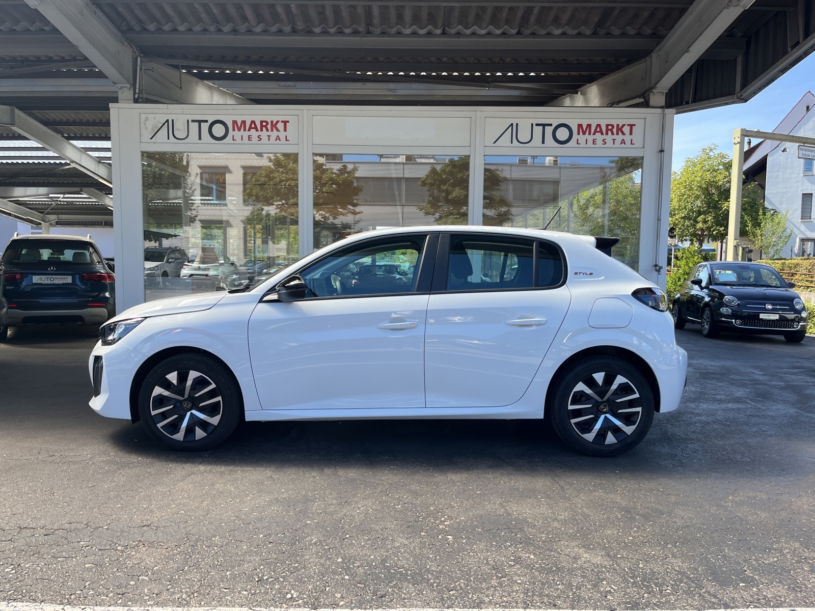 PEUGEOT 208 1.2 MHEV 110 Style-showroom-element-1
