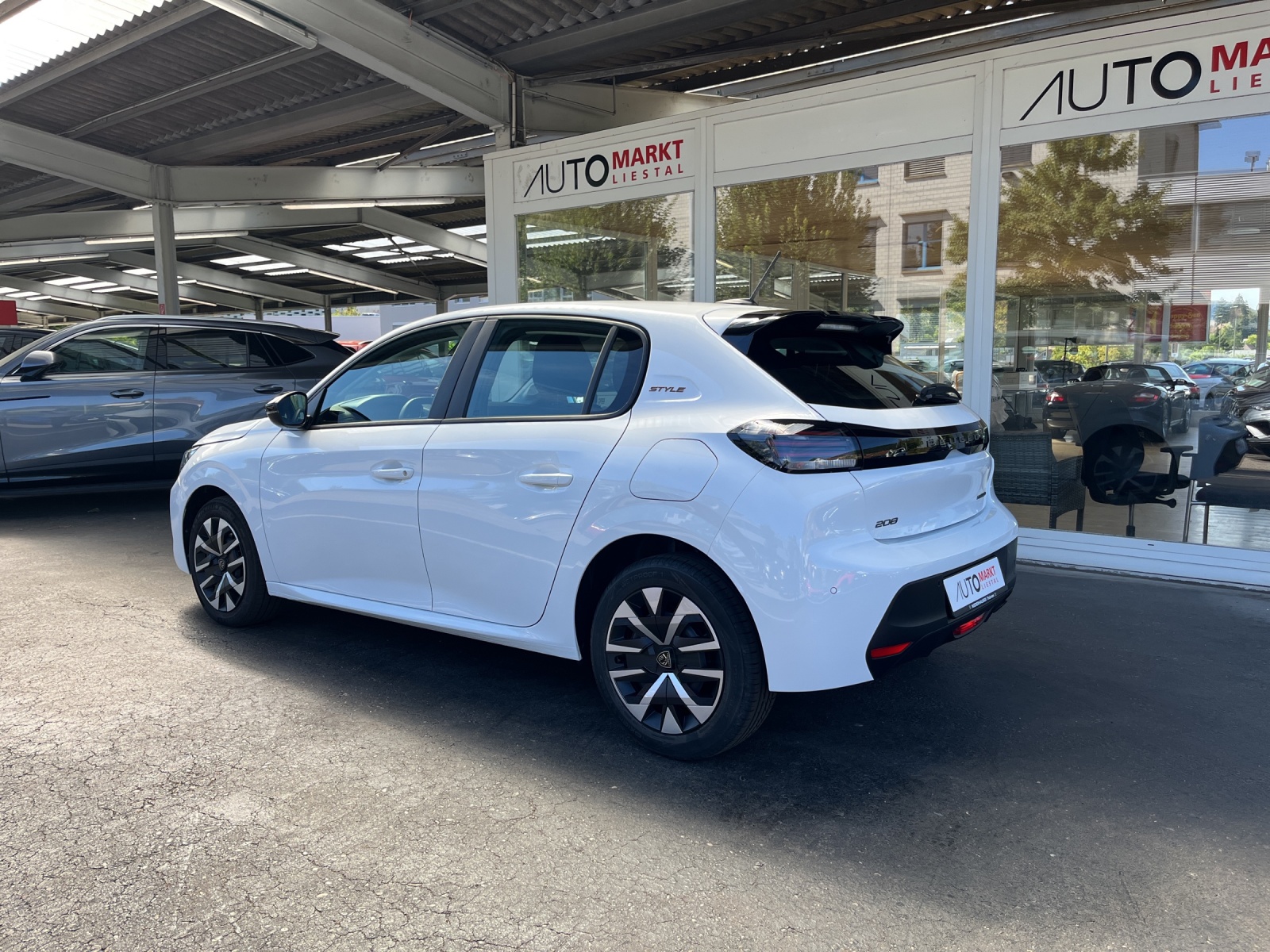 PEUGEOT 208 1.2 MHEV 110 Style-showroom-element-2