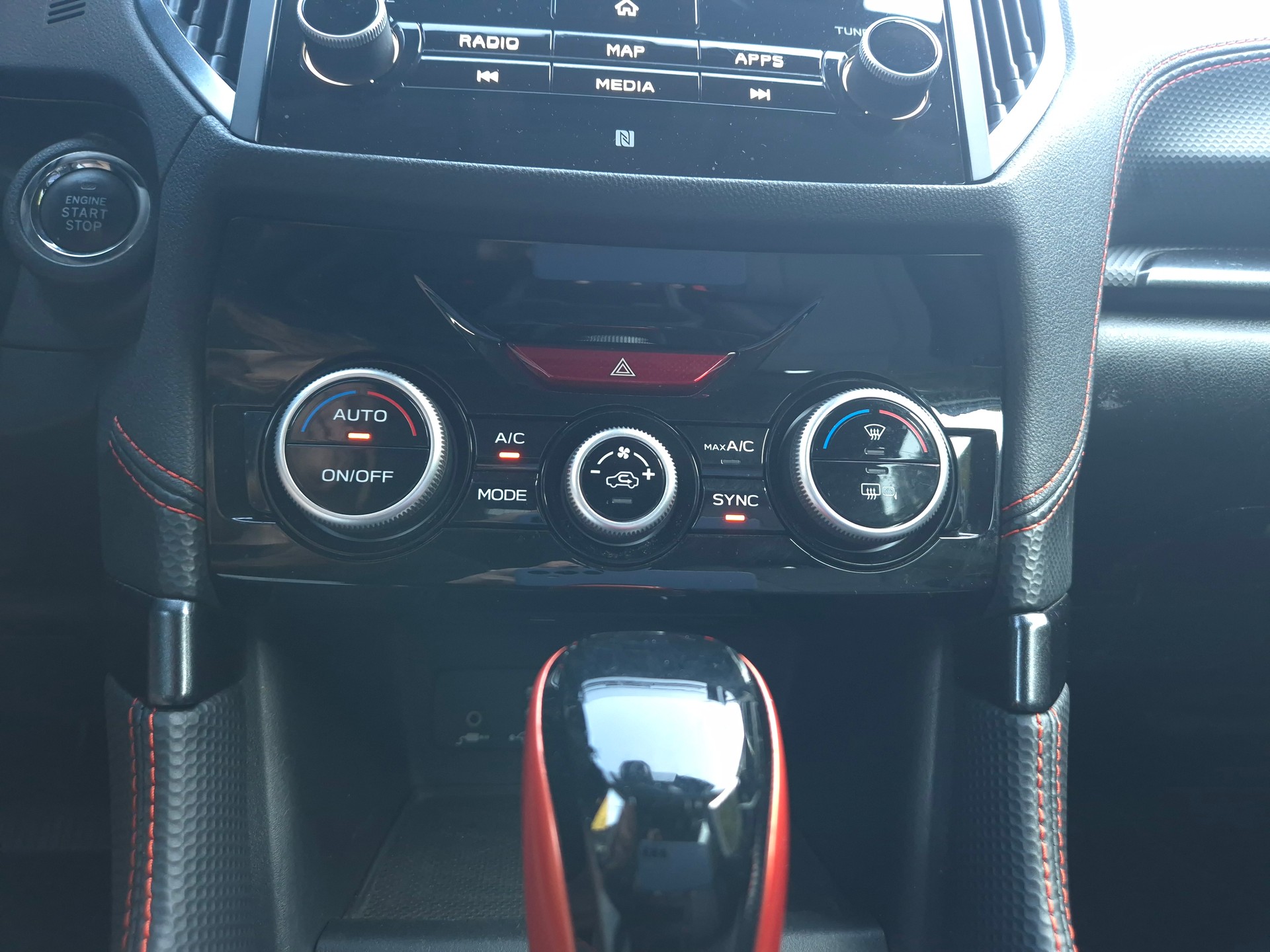 SUBARU Forester 2.0i e-Boxer Luxury Lineartronic-image-25