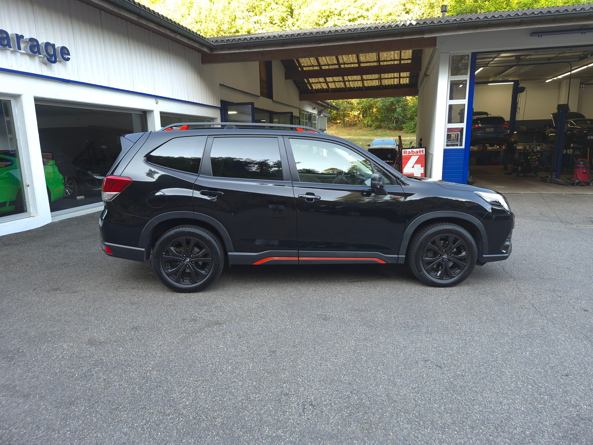 SUBARU Forester 2.0i e-Boxer Luxury Lineartronic-image-14