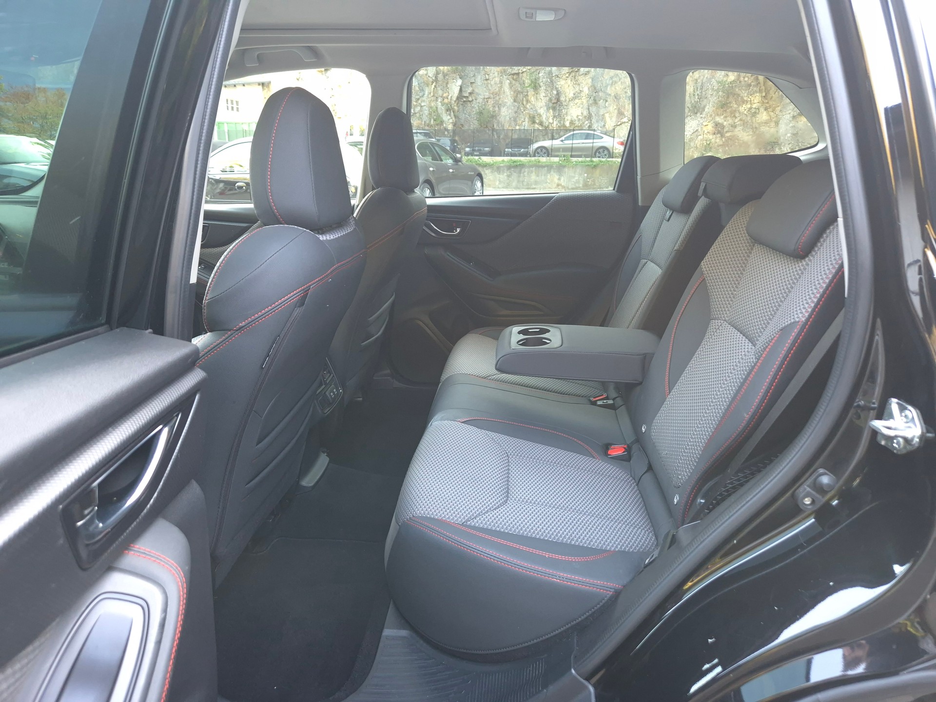 SUBARU Forester 2.0i e-Boxer Luxury Lineartronic-image-29