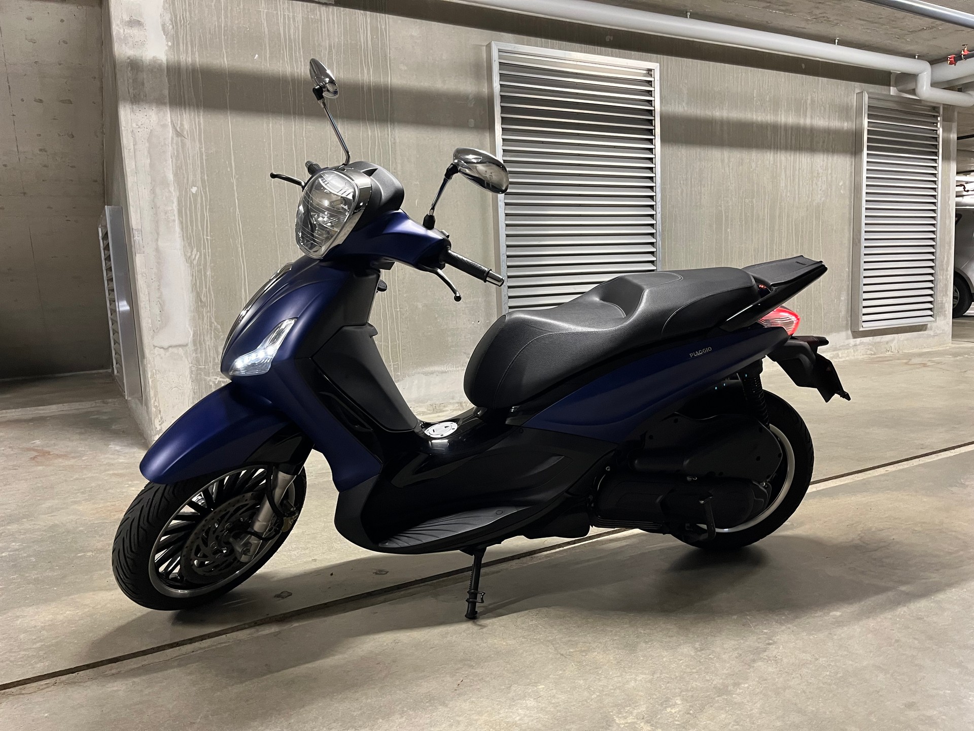 PIAGGIO Beverly 300 i.e. ABS Police-image-1
