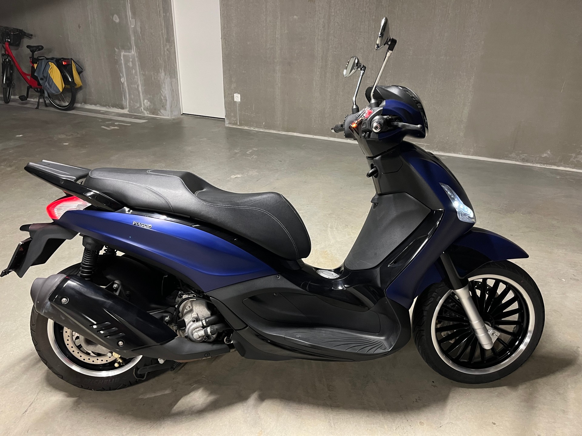 PIAGGIO Beverly 300 i.e. ABS Police-image-3