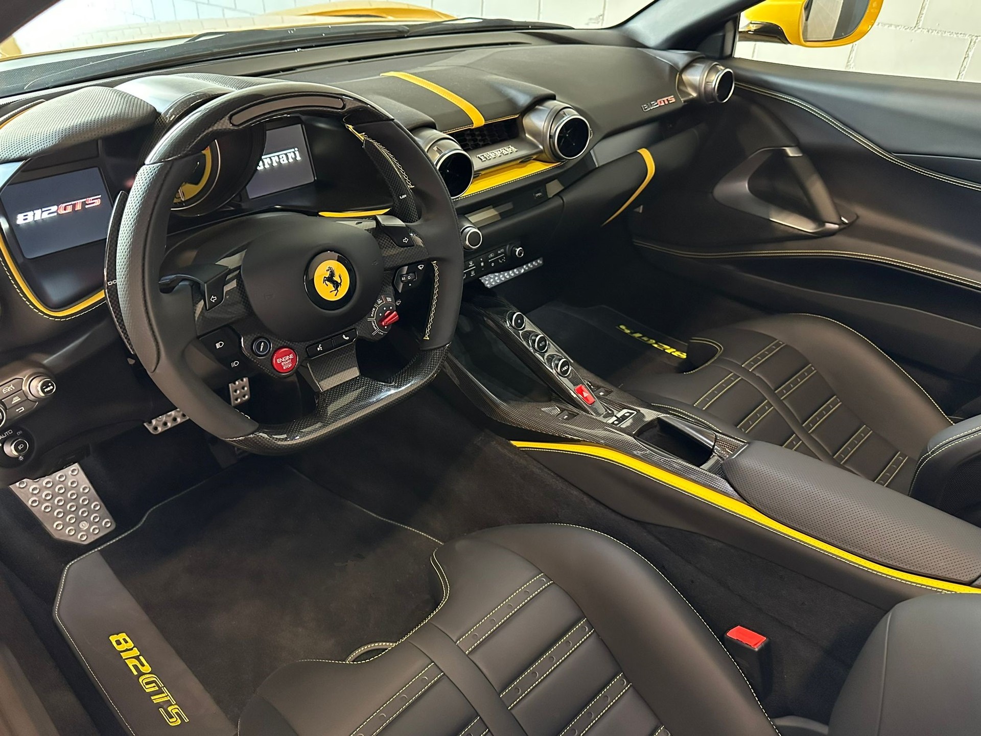 FERRARI 812 GTS Full Carbon + Sonderfarbe-showroom-element-3