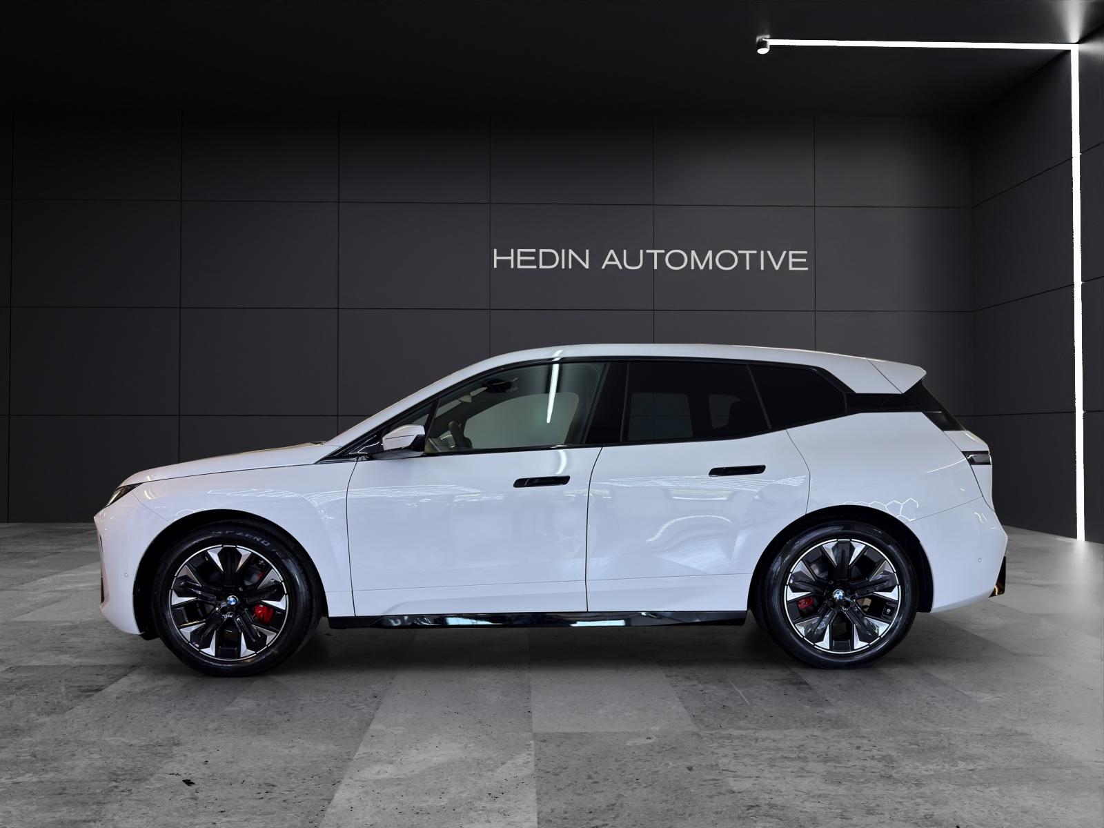 BMW iX xDrive60-showroom-element-1