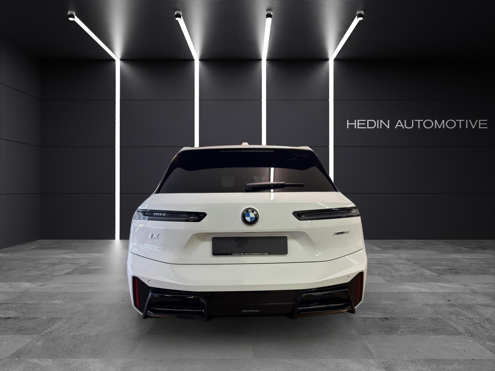 BMW iX xDrive60-showroom-element-3