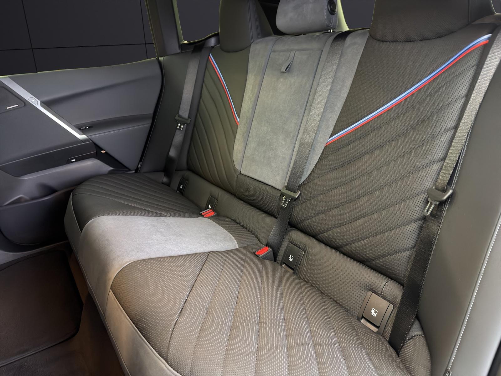 BMW iX xDrive60-image-11