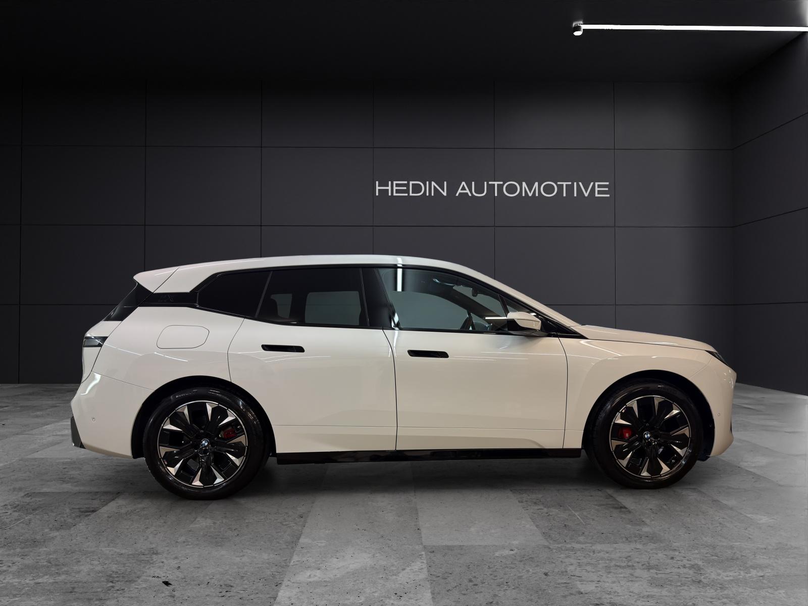 BMW iX xDrive60-image-5