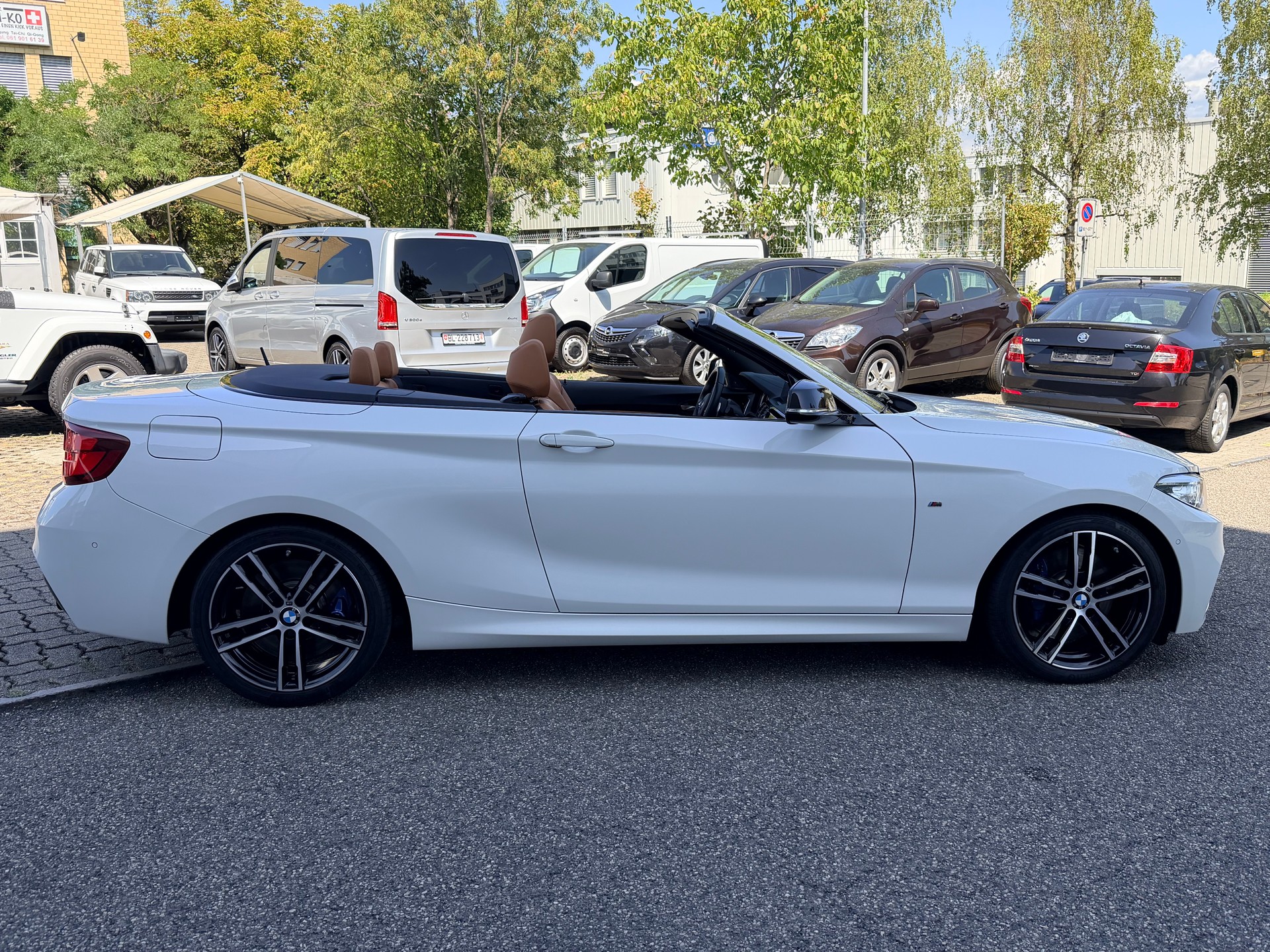 BMW M240i xDrive Steptronic-showroom-element-1
