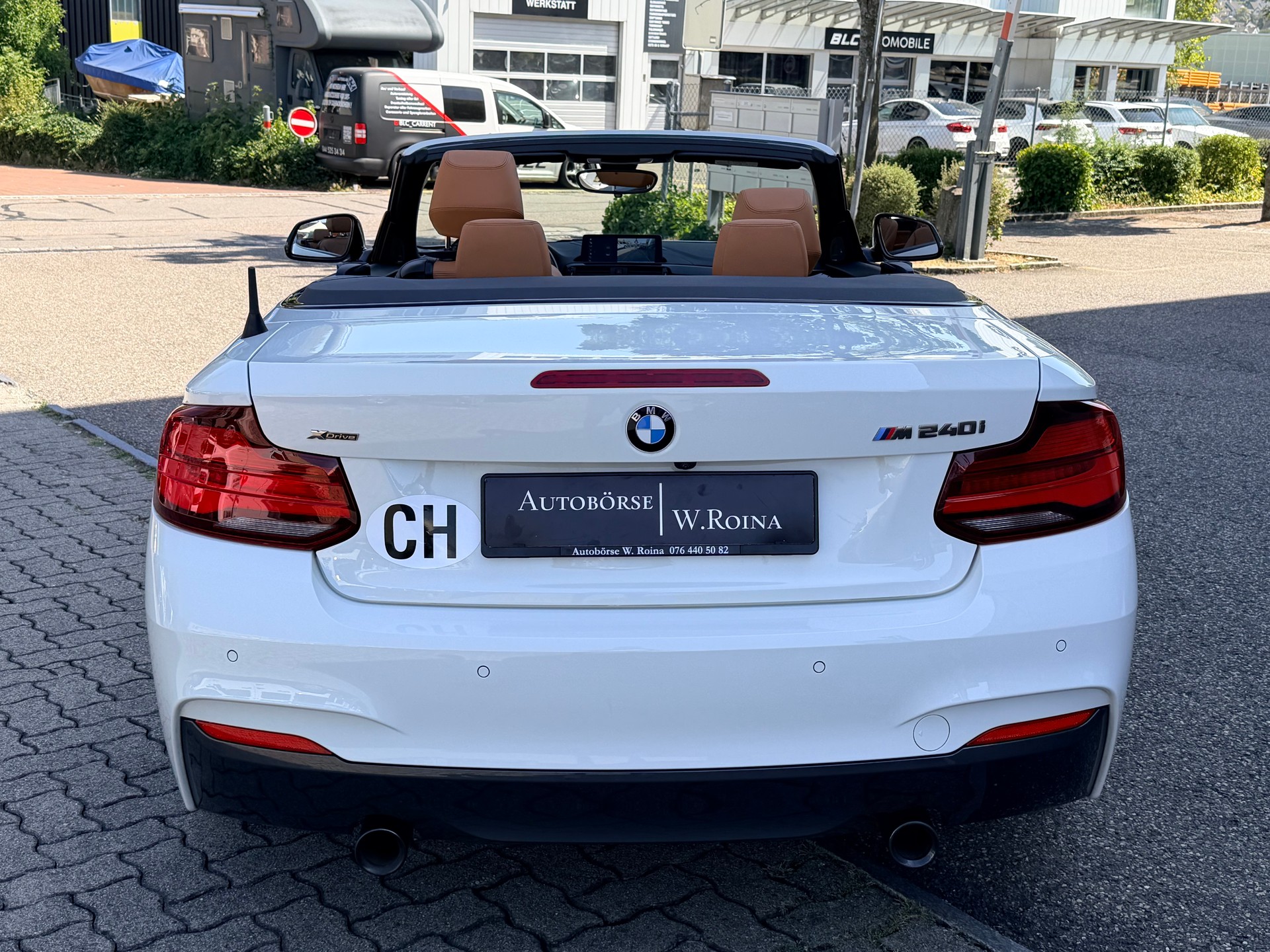 BMW M240i xDrive Steptronic-showroom-element-3