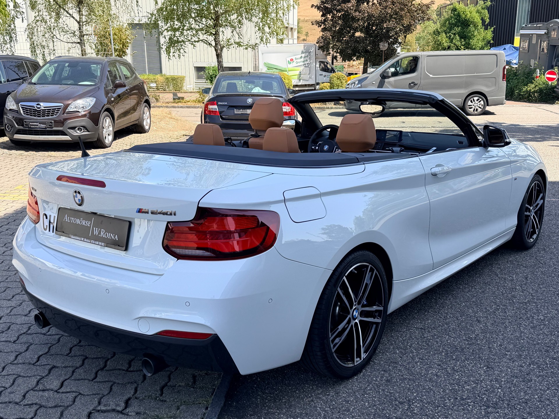 BMW M240i xDrive Steptronic-showroom-element-2