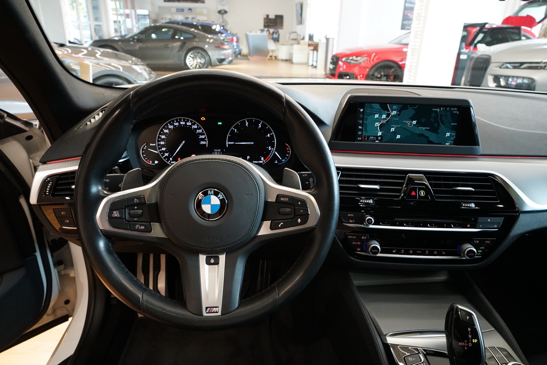 BMW 530d xDrive Touring M-Sport Line Steptronic-image-12